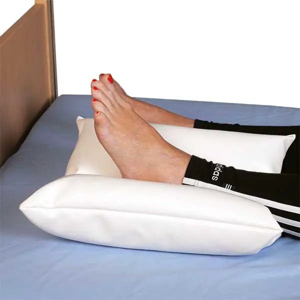 Lagerungshilfen mit Neopolenkugelfüllung - Mit Kunstlederbezug, weiß - Bisanz med. Polster GmbH